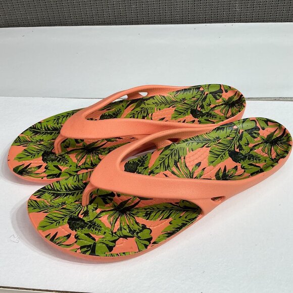 Women's Crocs Size 10 Tropical Leaf Print Flip Flops - Picture 2 of 8